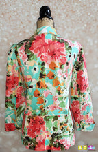 Load image into Gallery viewer, Floral Love Blazer
